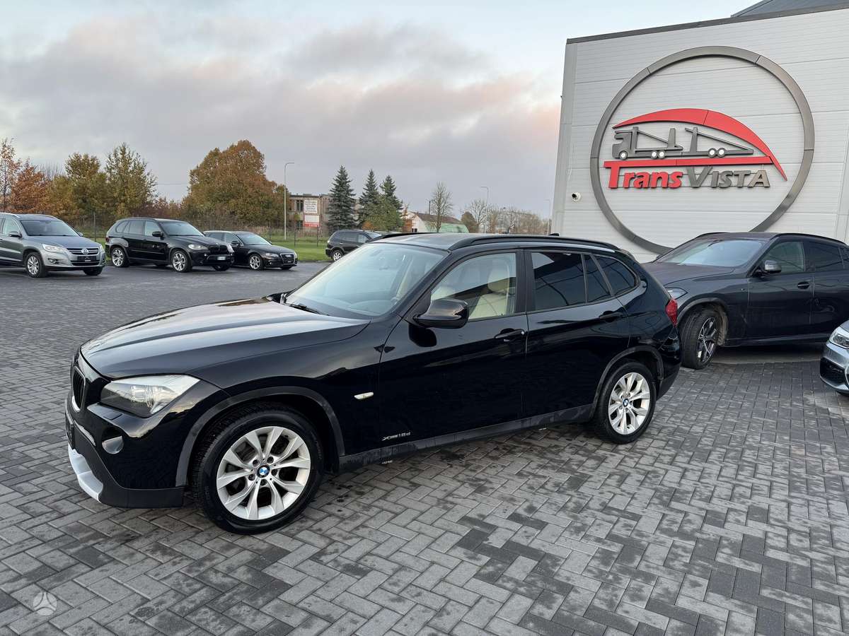 BMW X1 2011 — rear view