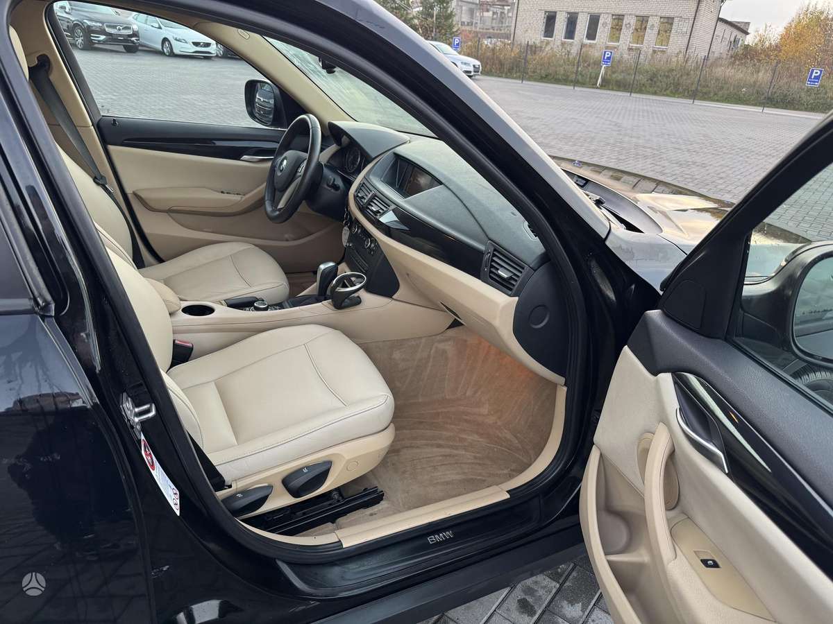 BMW X1 2011 — photo 20