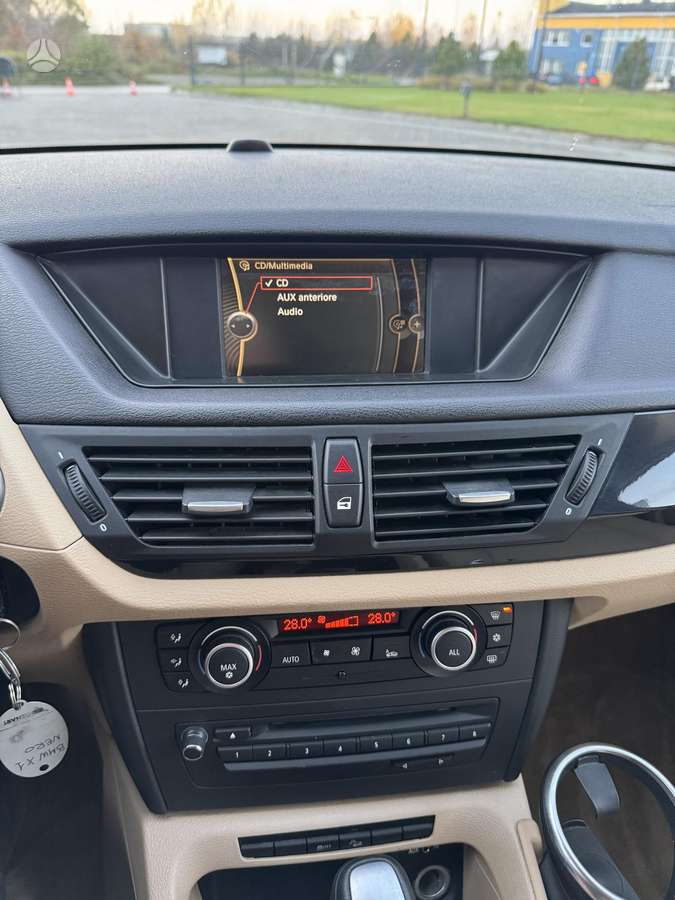 BMW X1 2011 — photo 24