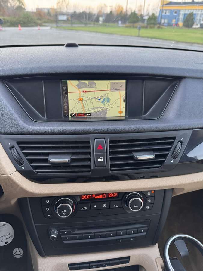 BMW X1 2011 — photo 26