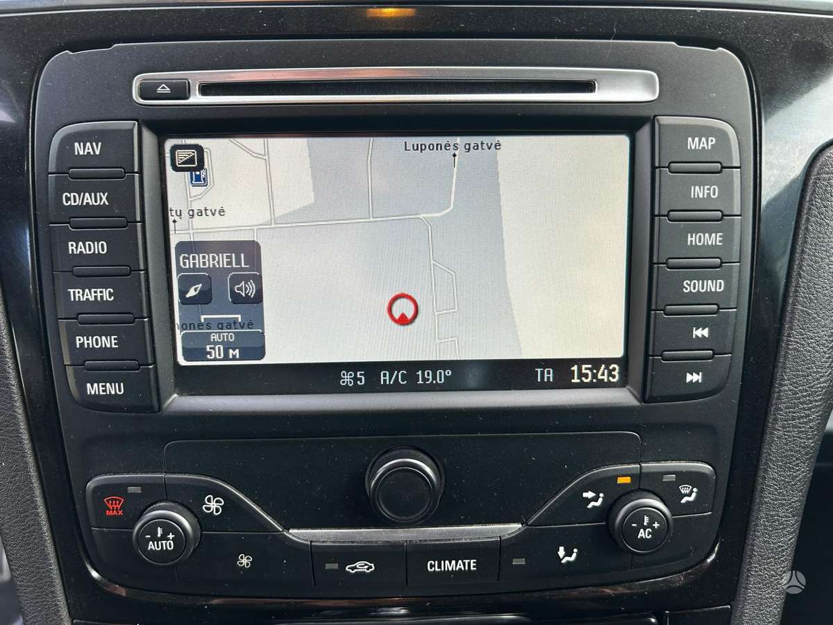Ford Galaxy 2010 — фото 15