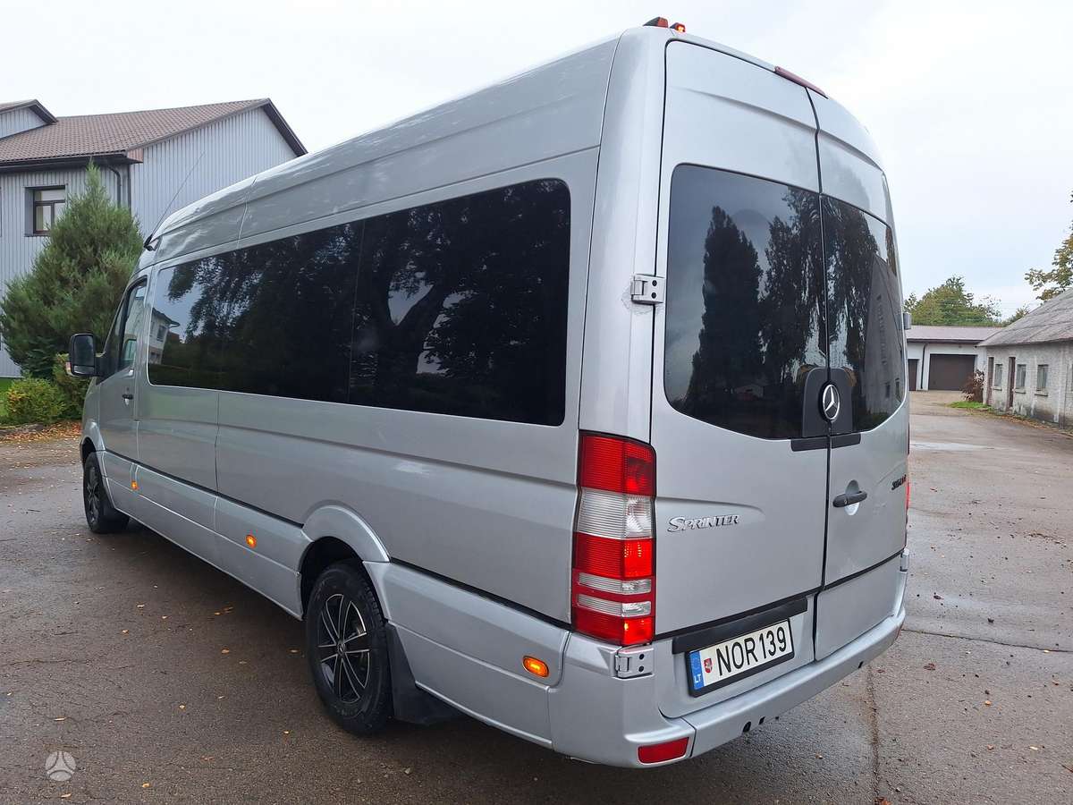 Mercedes-Benz Sprinter 2008 — rear view