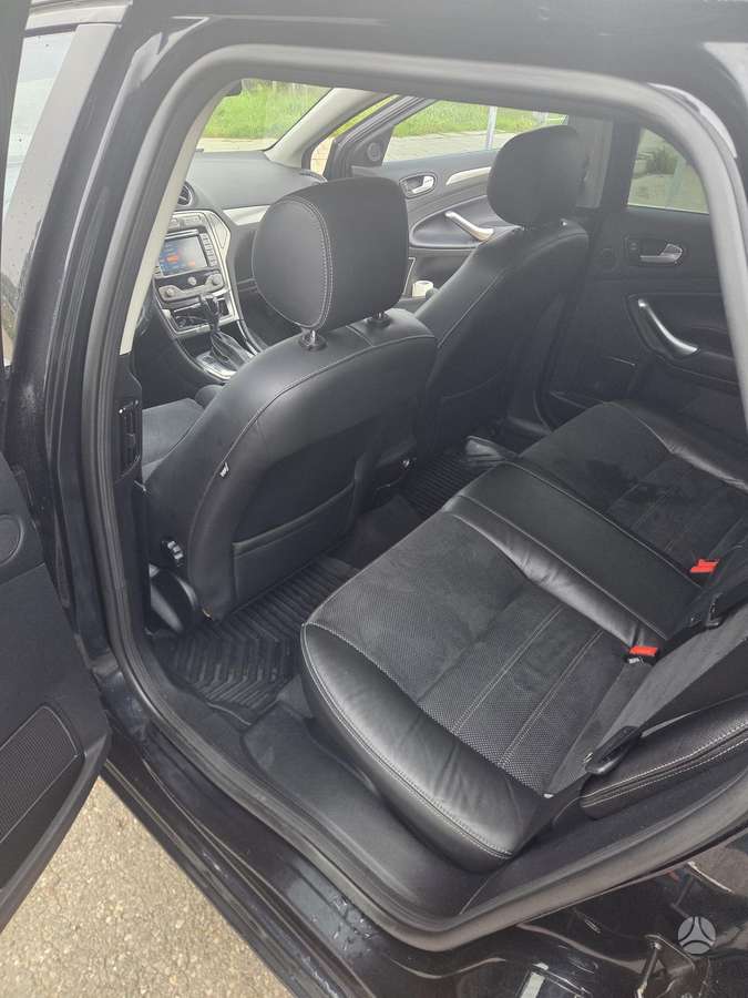 Ford Mondeo 2010 — photo 12