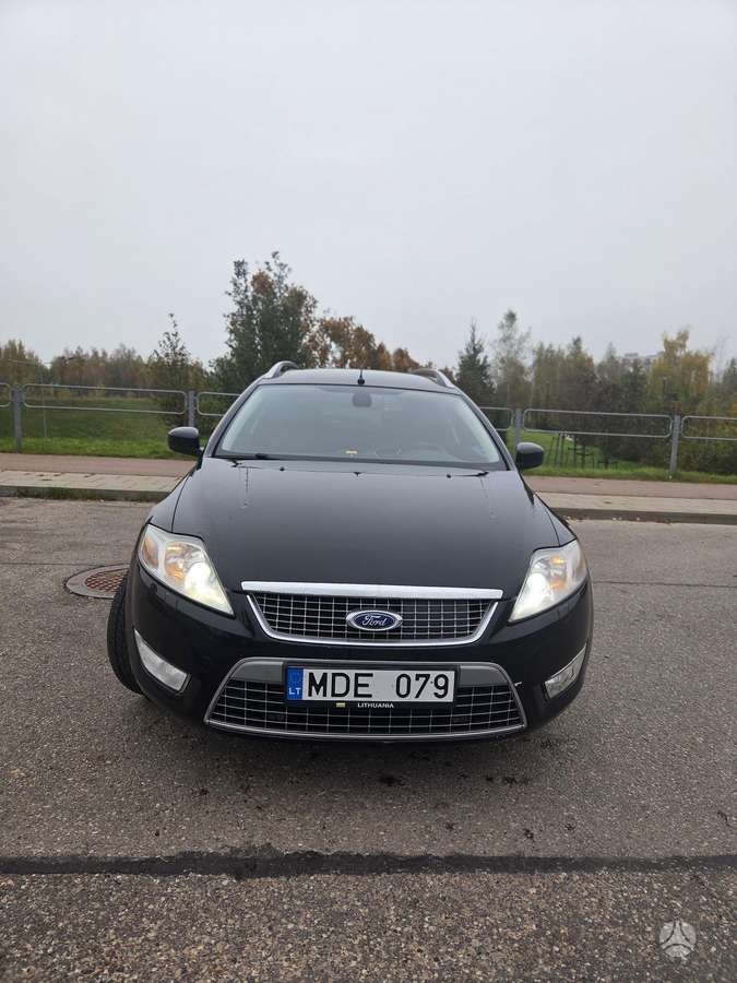 Ford Mondeo 2010 — rear view