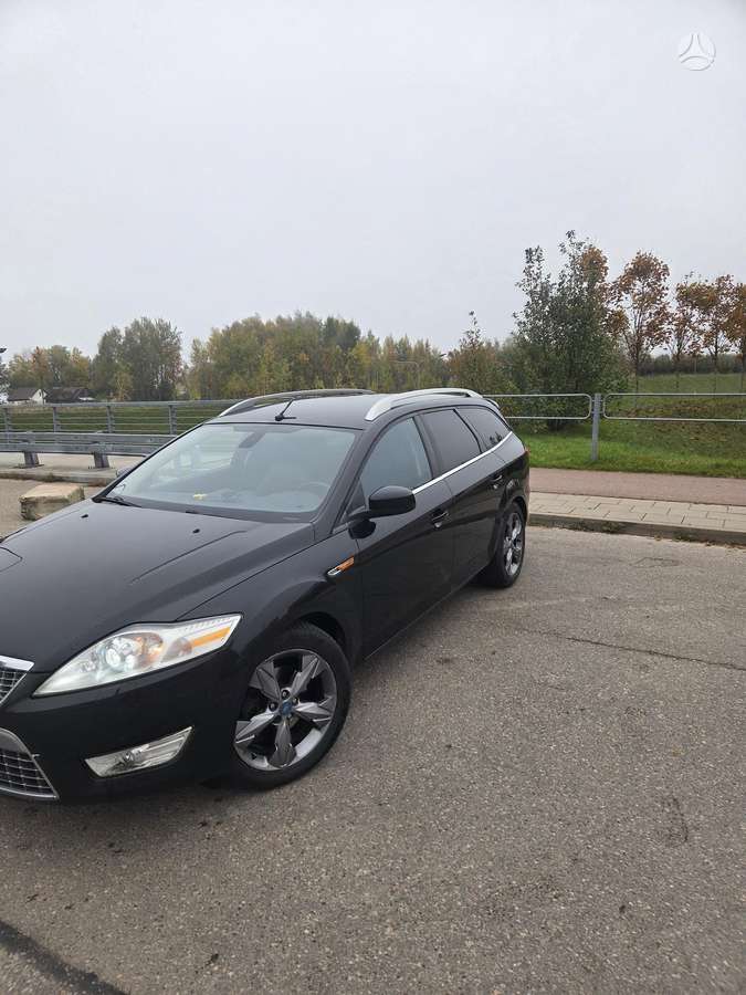 Ford Mondeo 2010 — interior