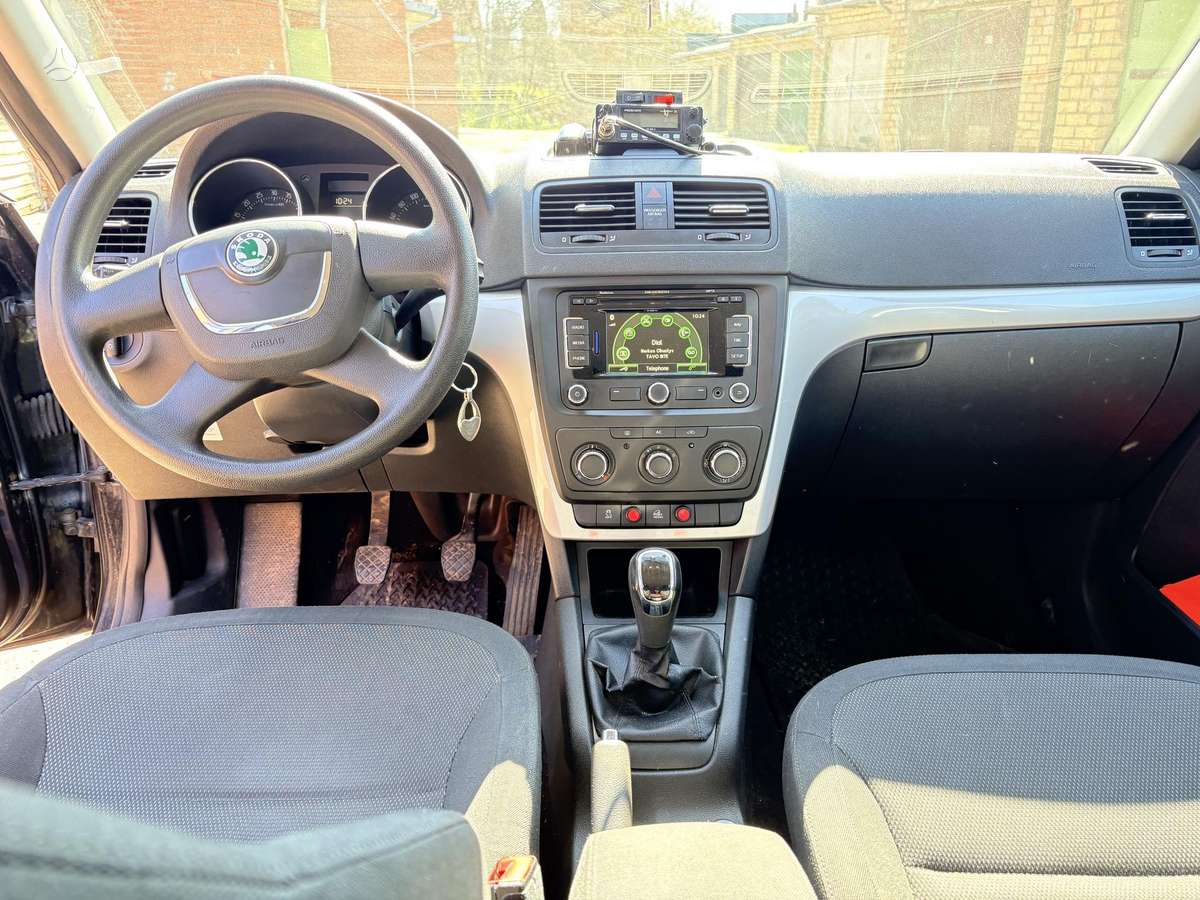 Skoda Yeti 2011 — rear view