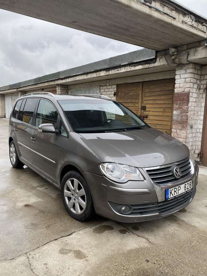 Volkswagen Touran 2007 — rear view