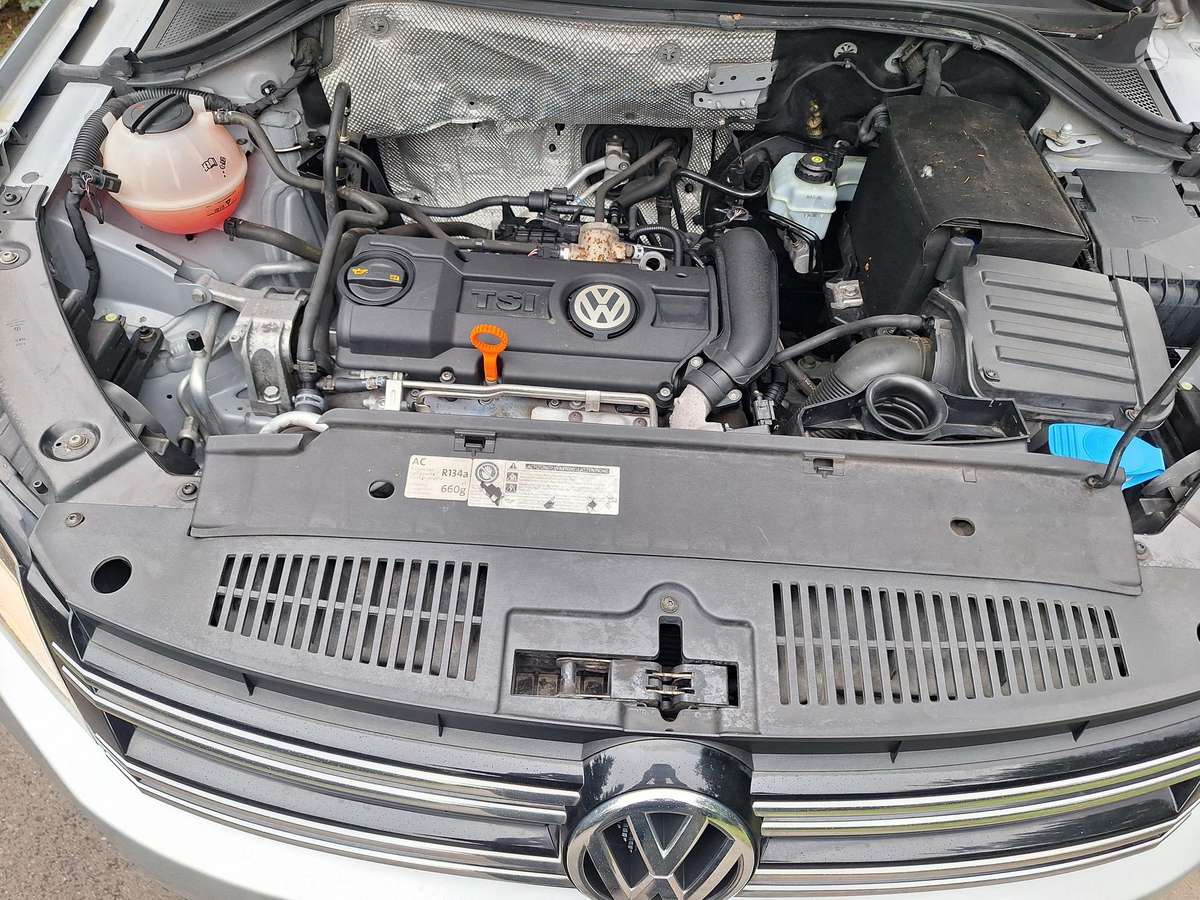 Volkswagen Tiguan 2012 — photo 12