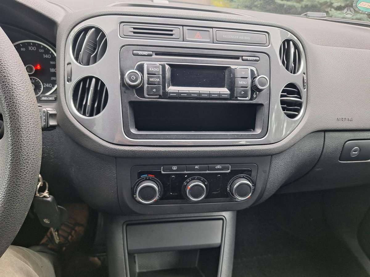 Volkswagen Tiguan 2012 — photo 9