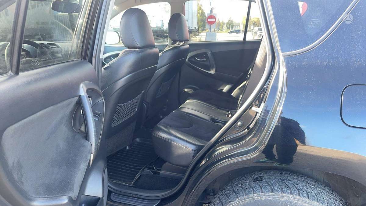 Toyota RAV4 2011 — photo 10
