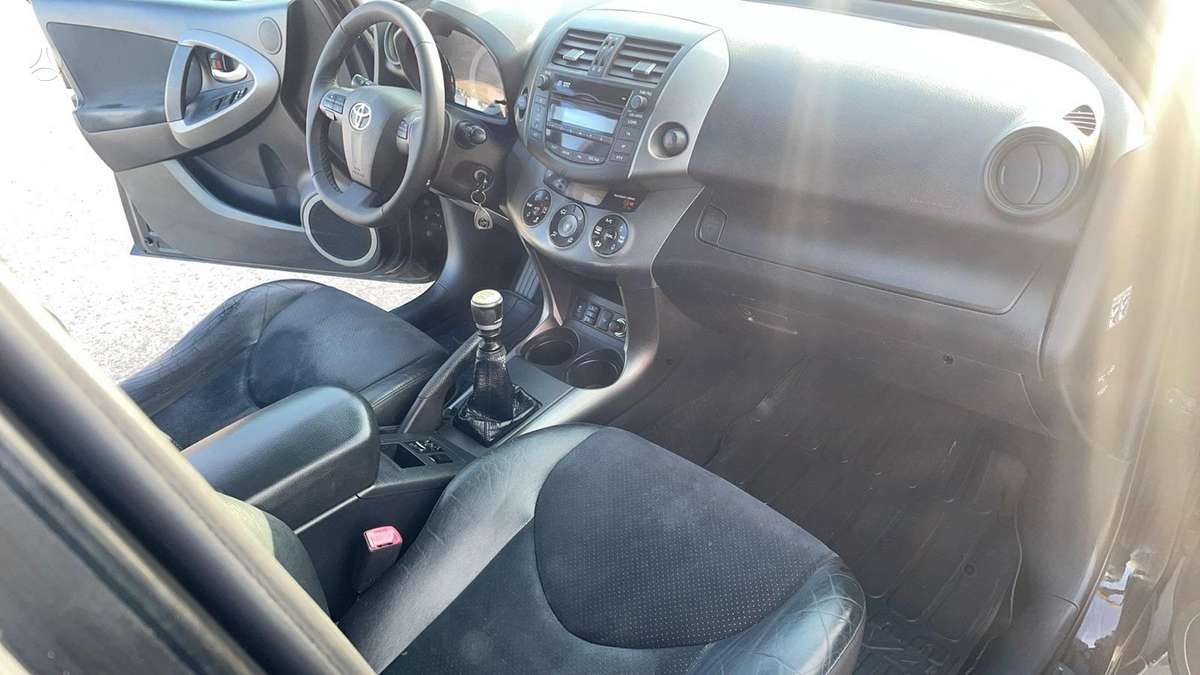 Toyota RAV4 2011 — photo 15