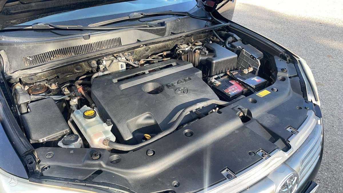 Toyota RAV4 2011 — photo 17