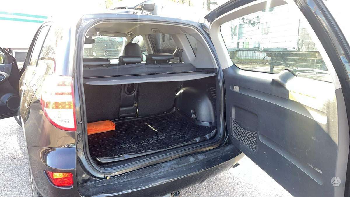 Toyota RAV4 2011 — photo 18