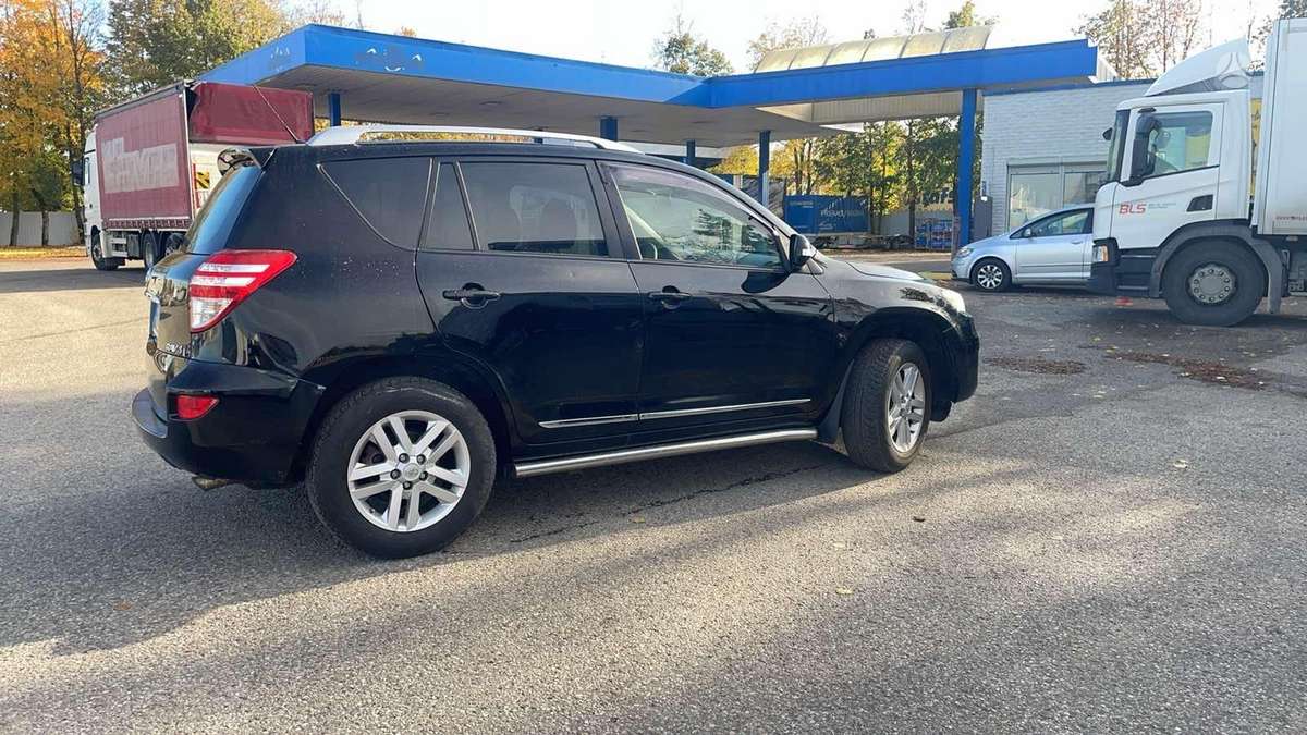 Toyota RAV4 2011 — photo 5