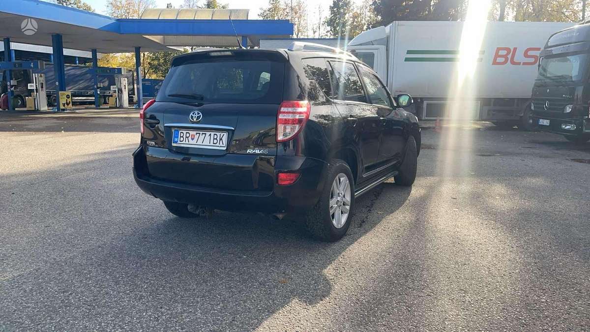 Toyota RAV4 2011 — photo 6