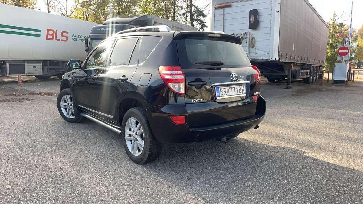 Toyota RAV4 2011 — photo 7