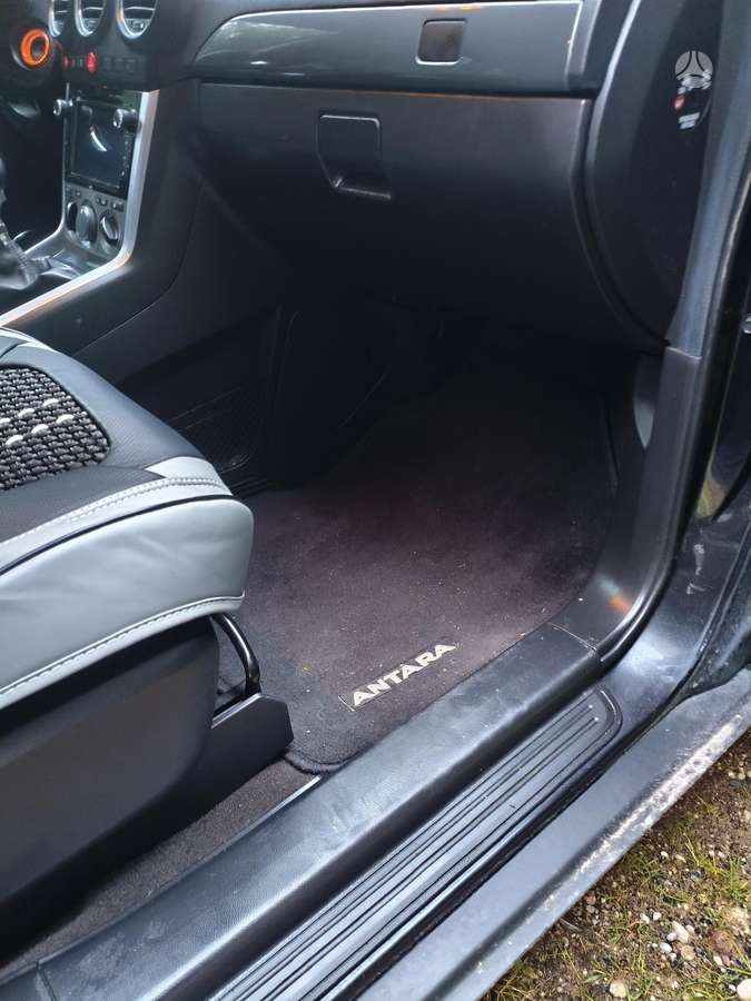 Opel Antara 2011 — rear view