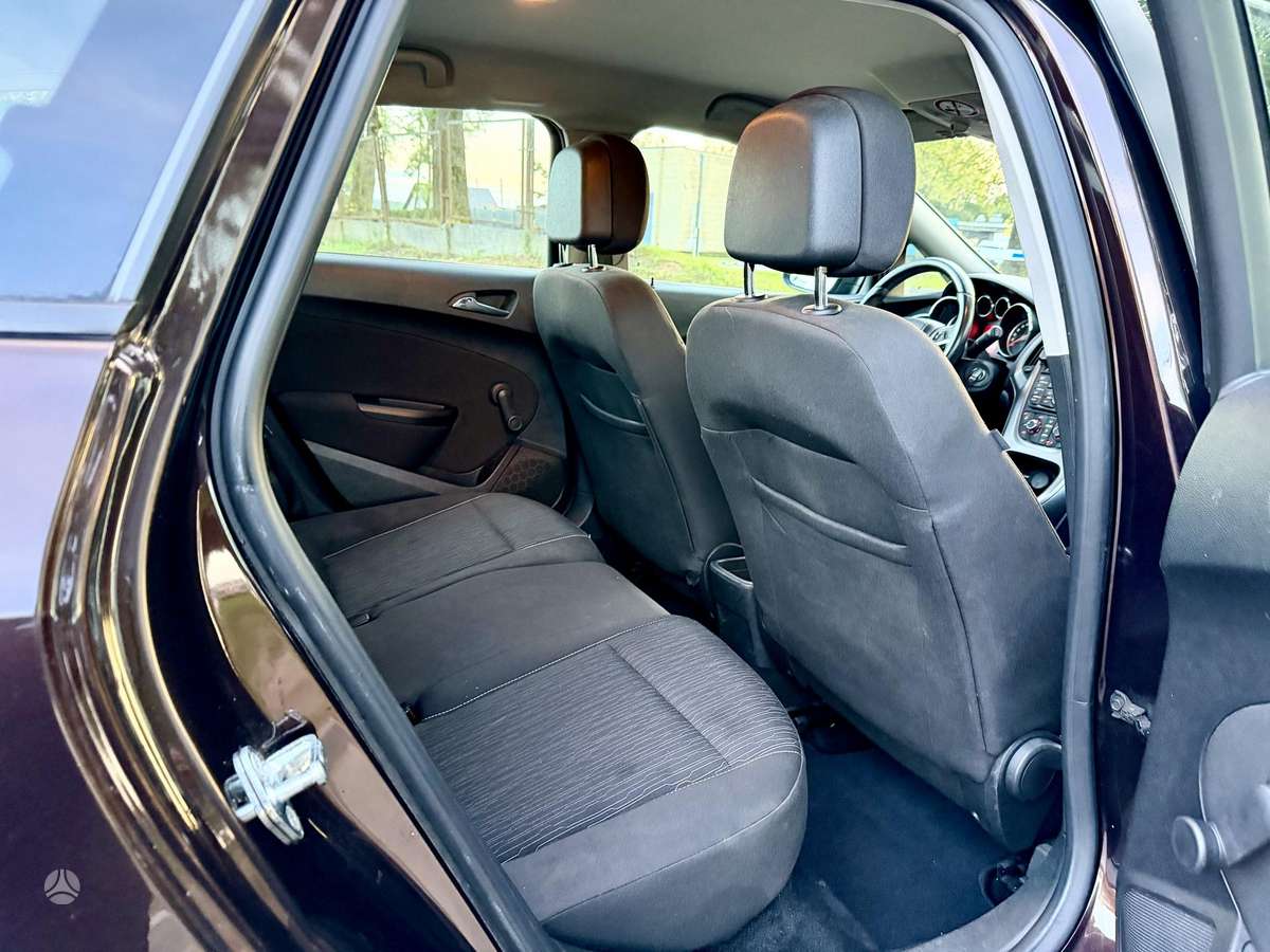 Opel Astra 2014 — photo 10