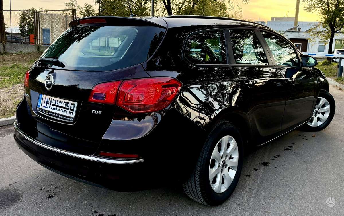 Opel Astra 2014 — interior