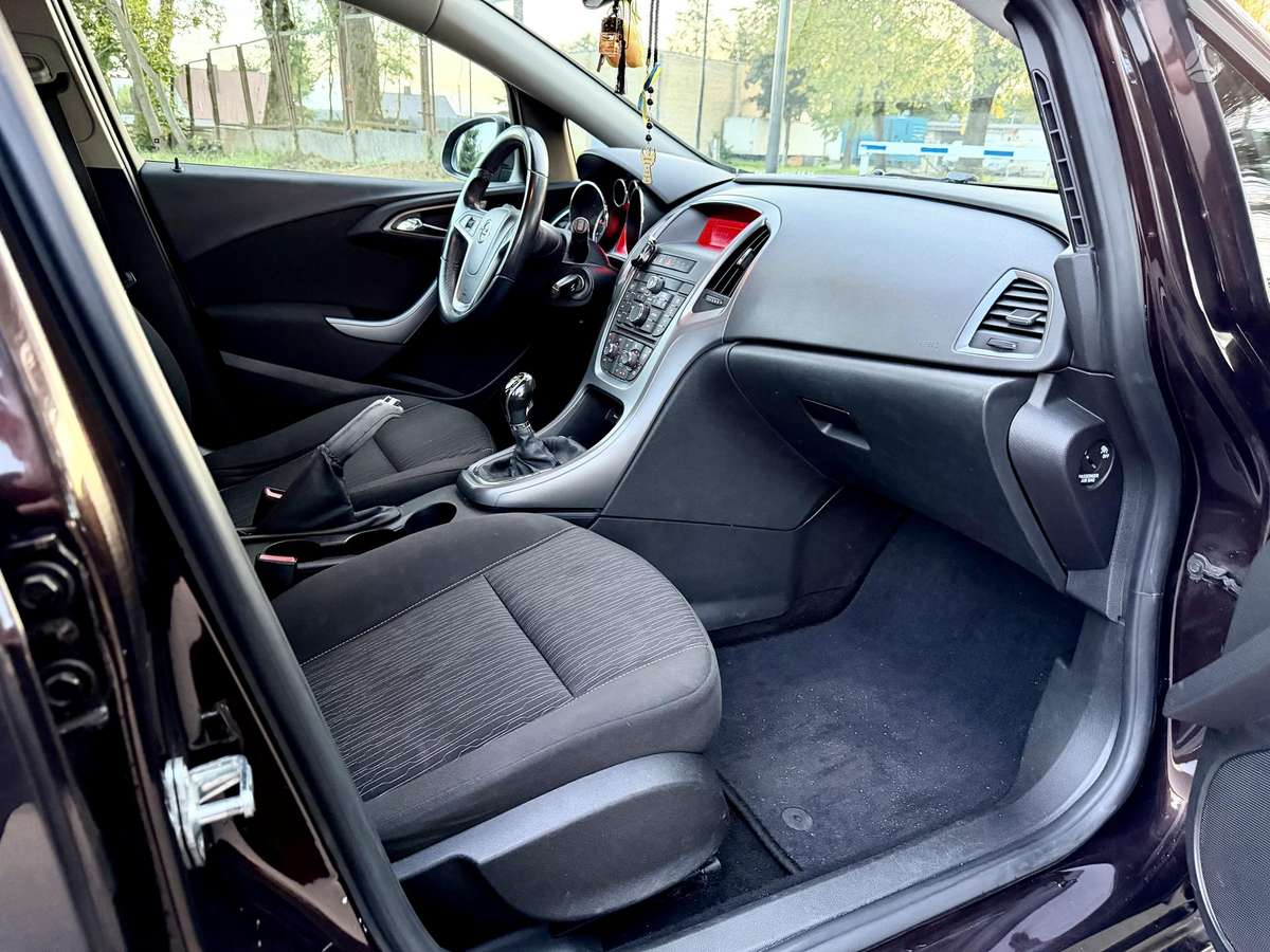 Opel Astra 2014 — photo 7