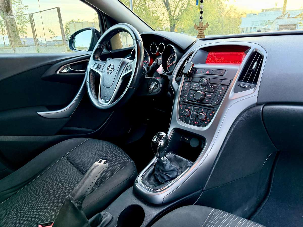 Opel Astra 2014 — photo 8