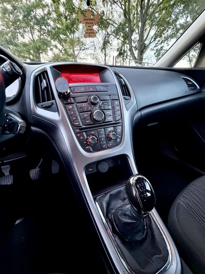 Opel Astra 2014 — photo 9