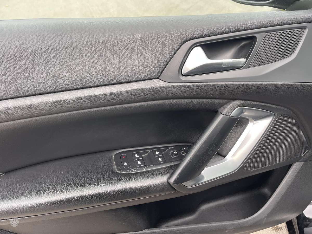 Peugeot 308 2015 — photo 17