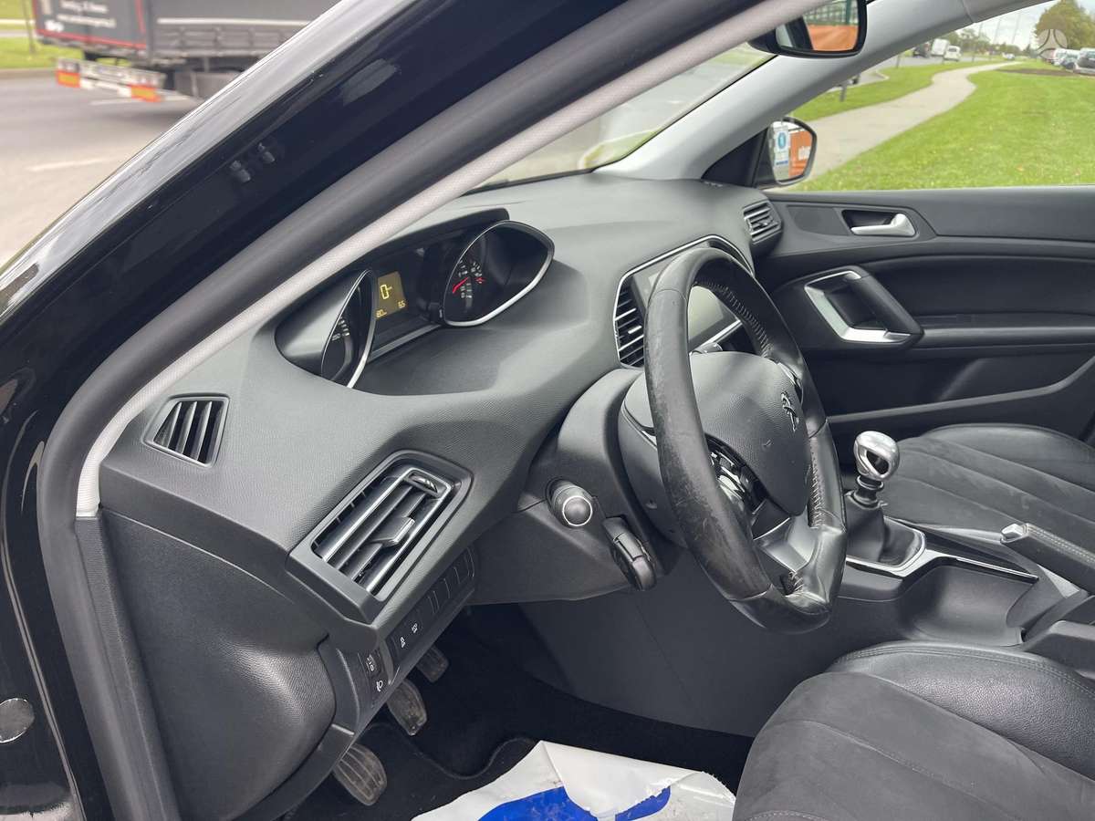 Peugeot 308 2015 — photo 18