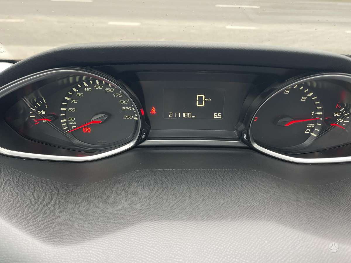 Peugeot 308 2015 — photo 20