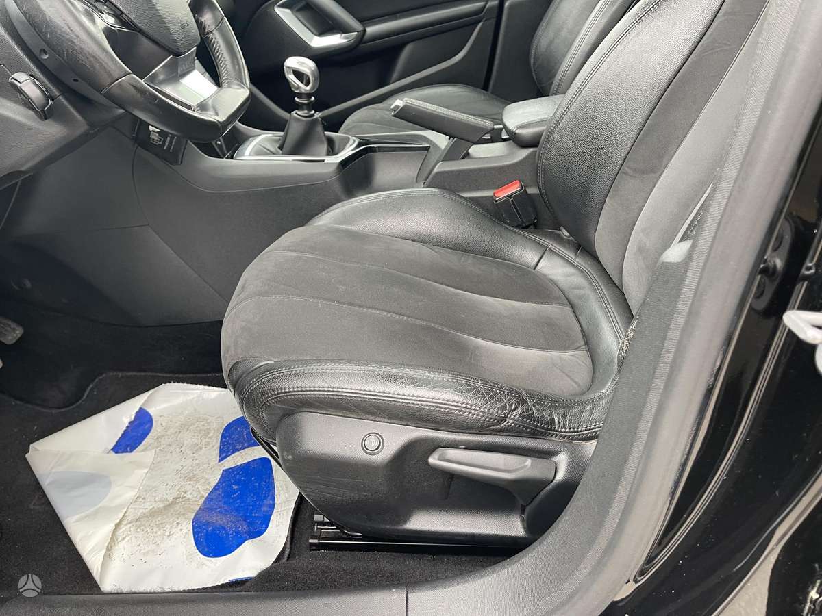 Peugeot 308 2015 — photo 24