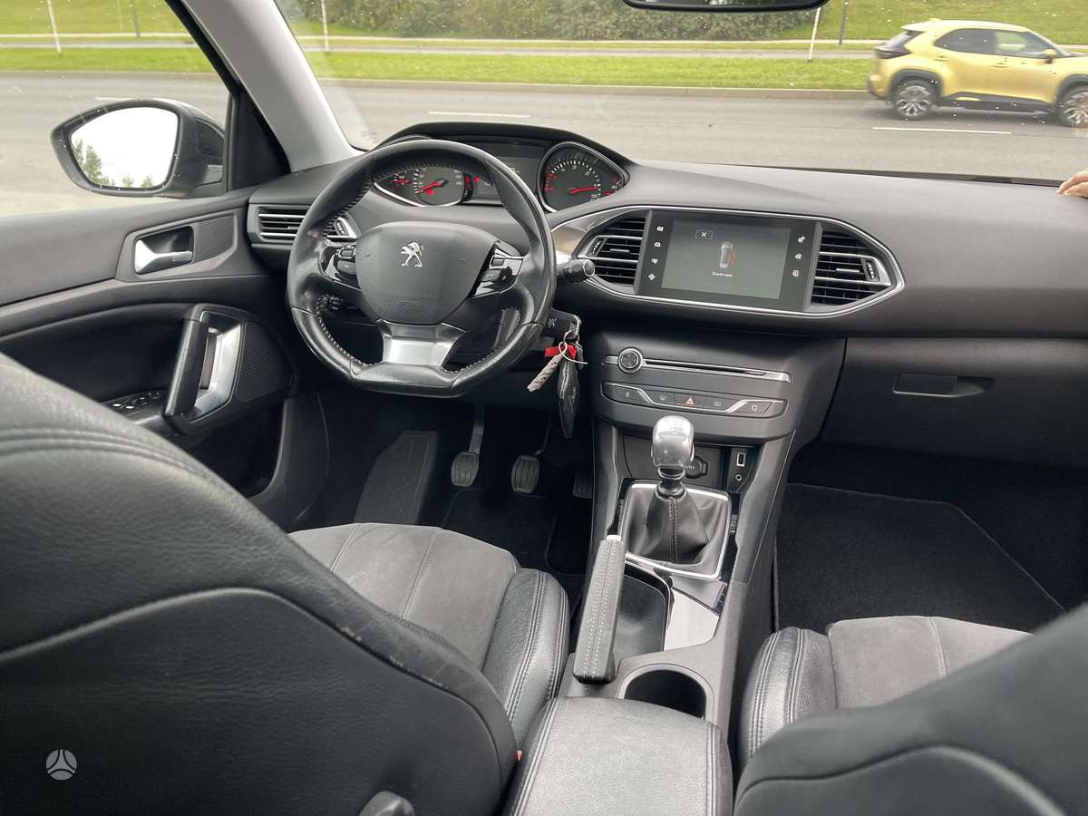 Peugeot 308 2015 — photo 26