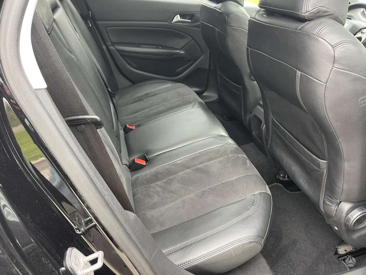 Peugeot 308 2015 — photo 27