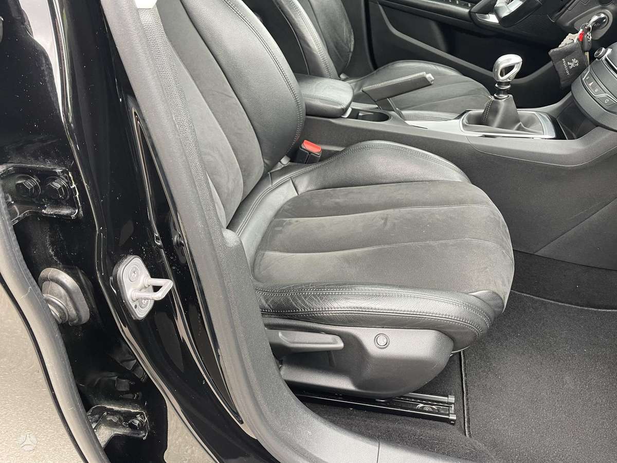Peugeot 308 2015 — photo 29