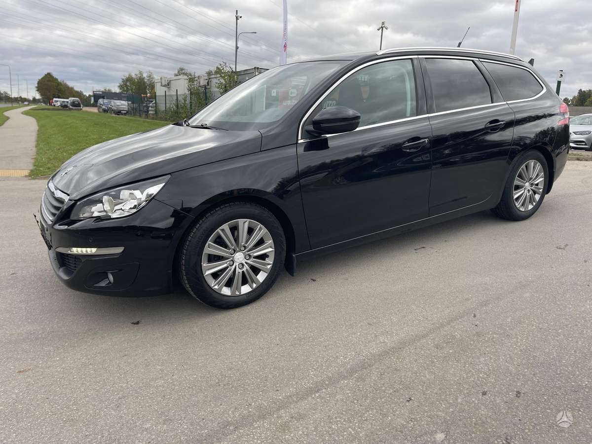 Peugeot 308 2015 — interior