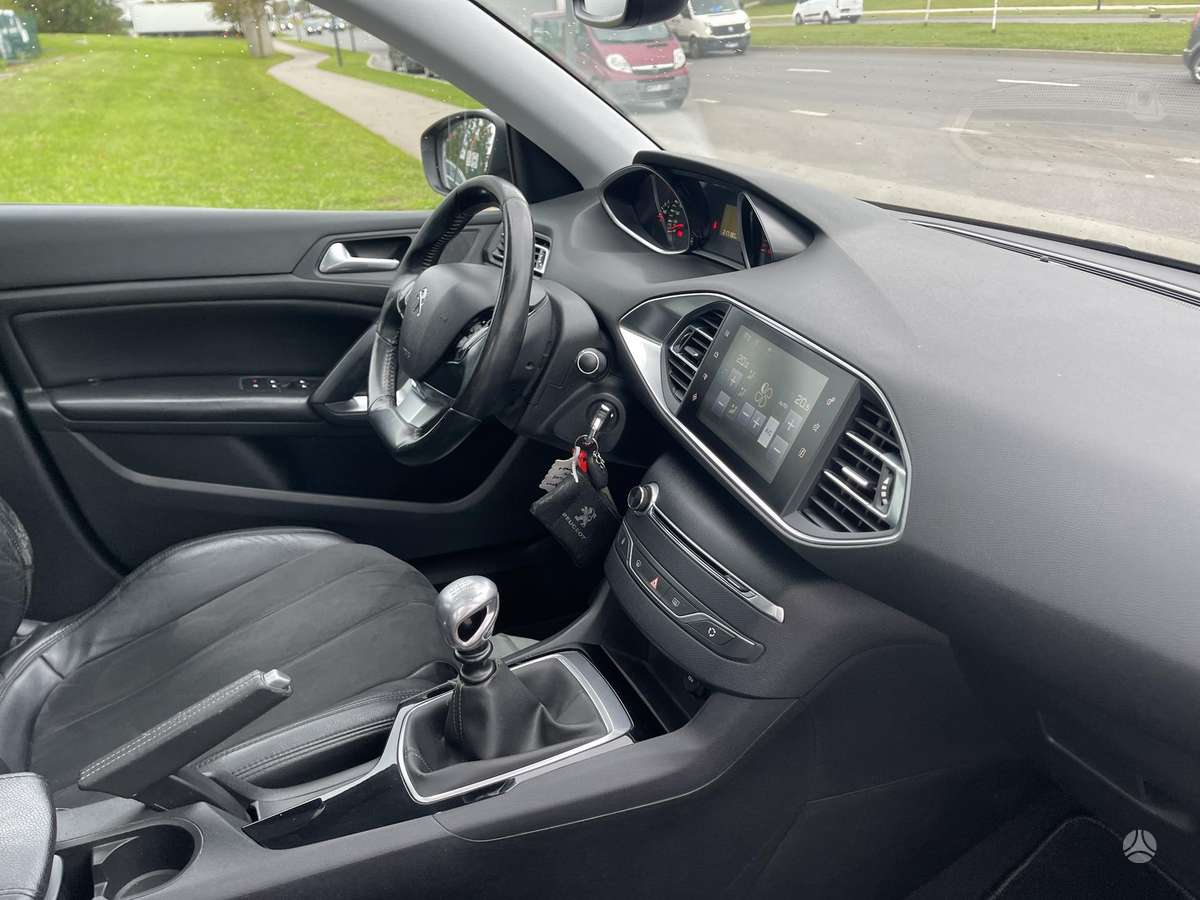 Peugeot 308 2015 — photo 30