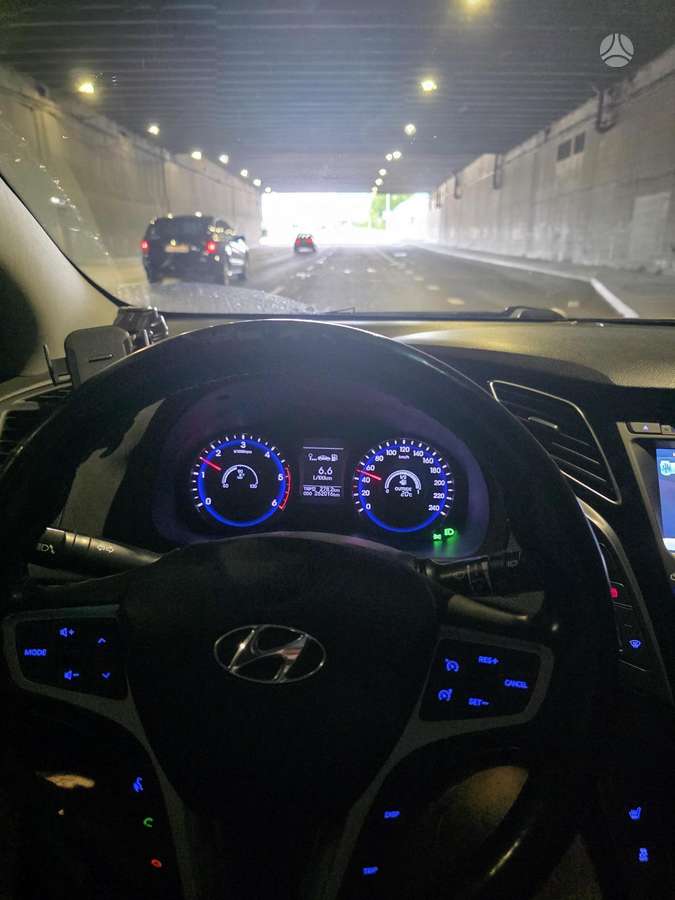 Hyundai i40 2012 — rear view