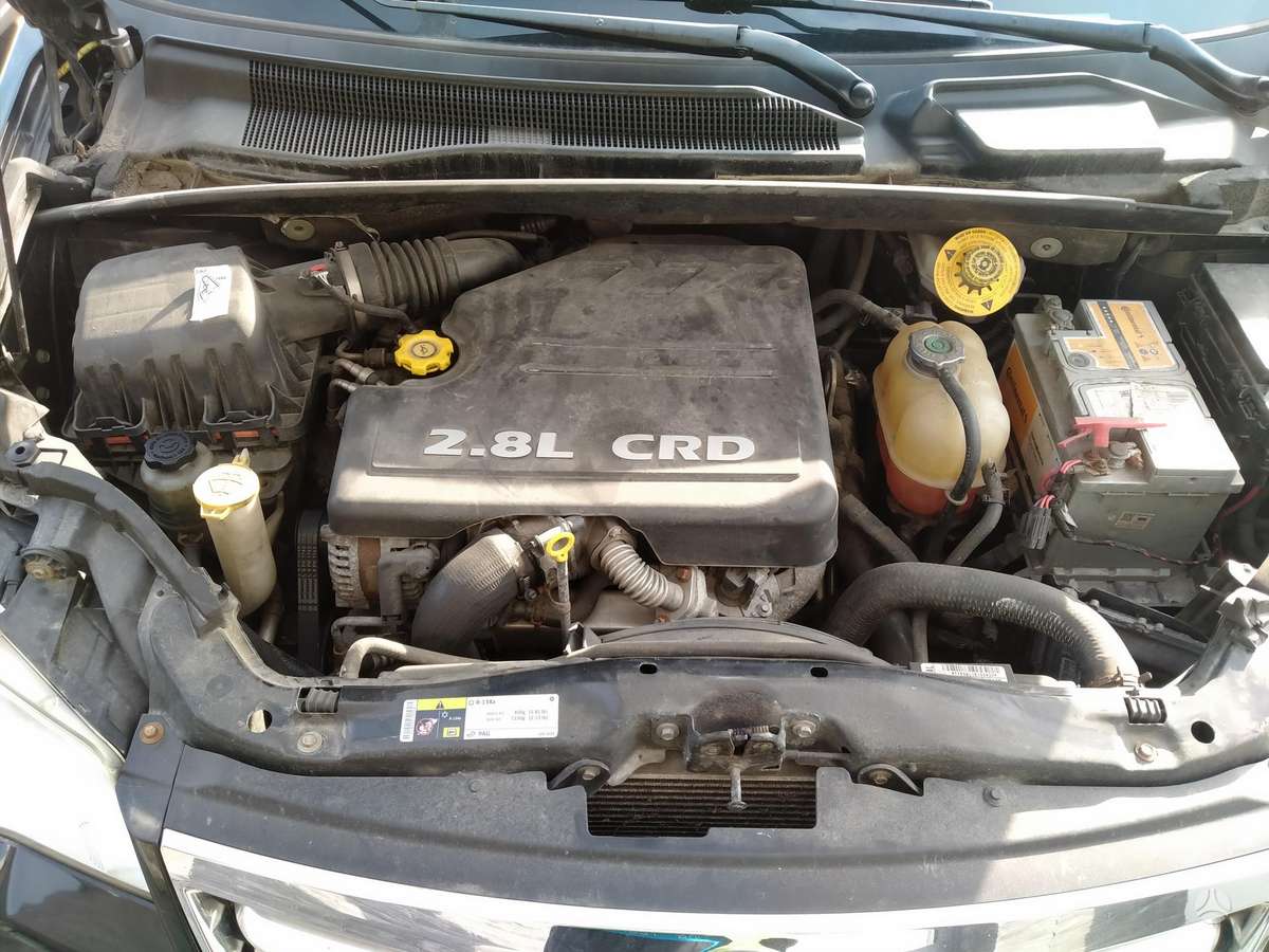 Lancia Voyager 2013 — photo 10