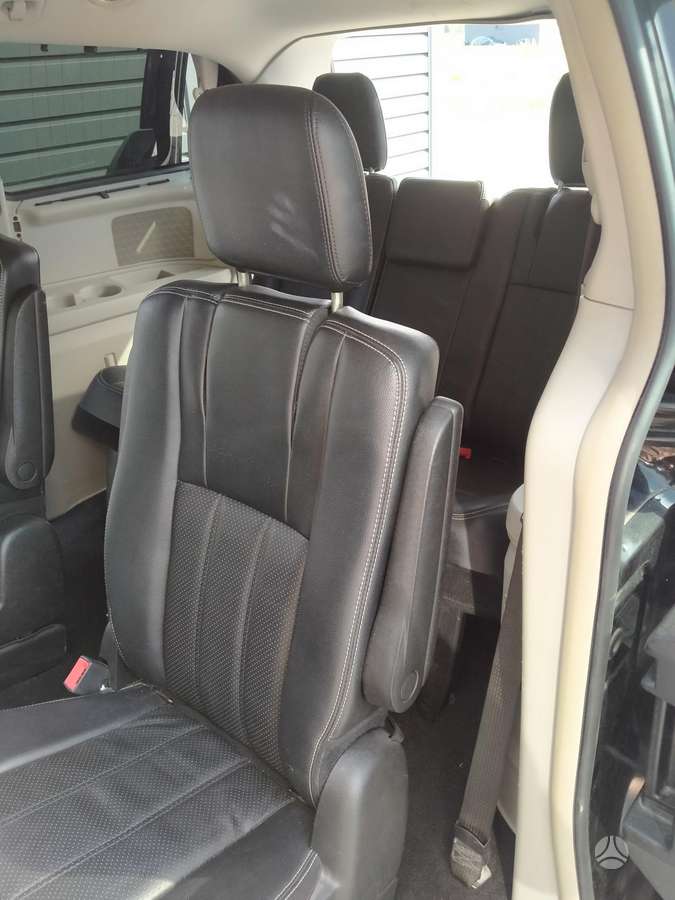 Lancia Voyager 2013 — photo 7