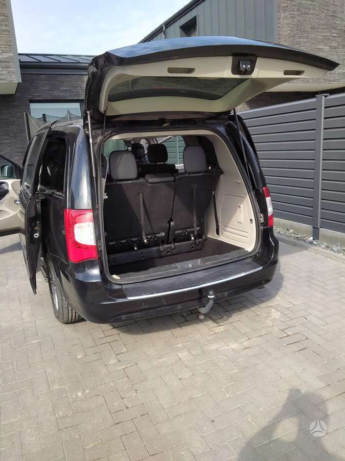Lancia Voyager 2013 — photo 8
