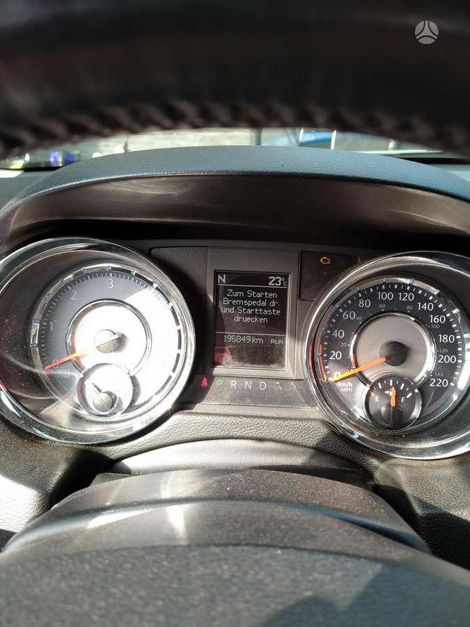 Lancia Voyager 2013 — photo 9