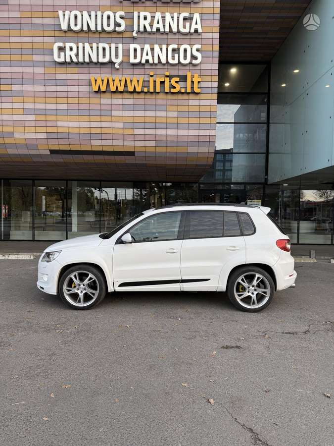 Volkswagen Tiguan 2012 — вигляд ззаду