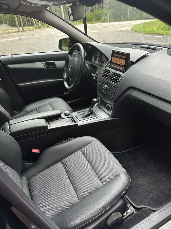 Mercedes-Benz C220 2008 — photo 13