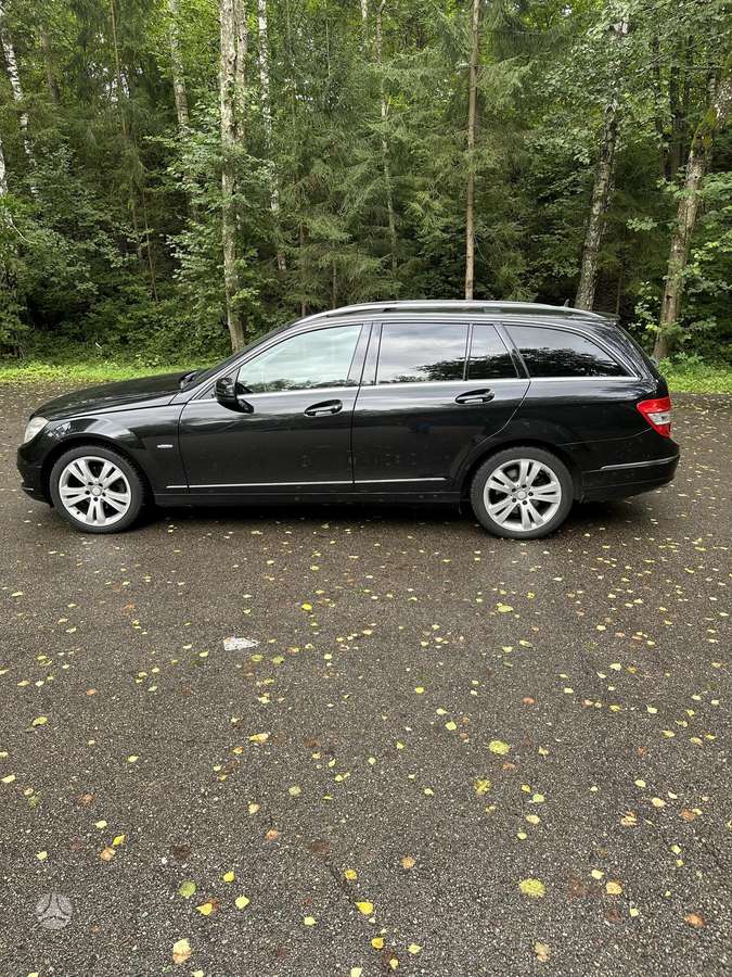 Mercedes-Benz C220 2008 — rear view