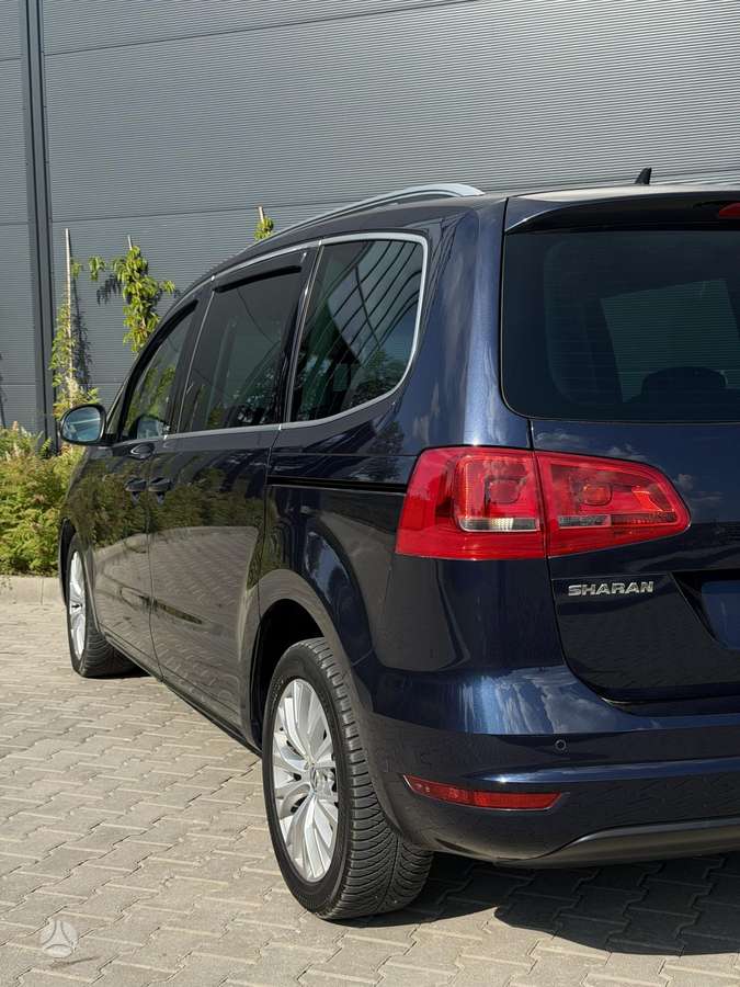 Volkswagen Sharan 2012 — photo 21