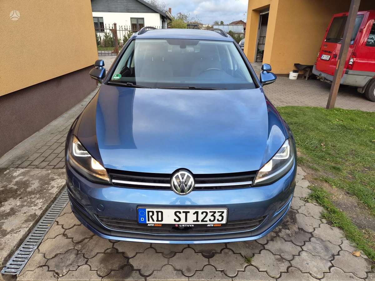 Volkswagen Golf 2015 — rear view