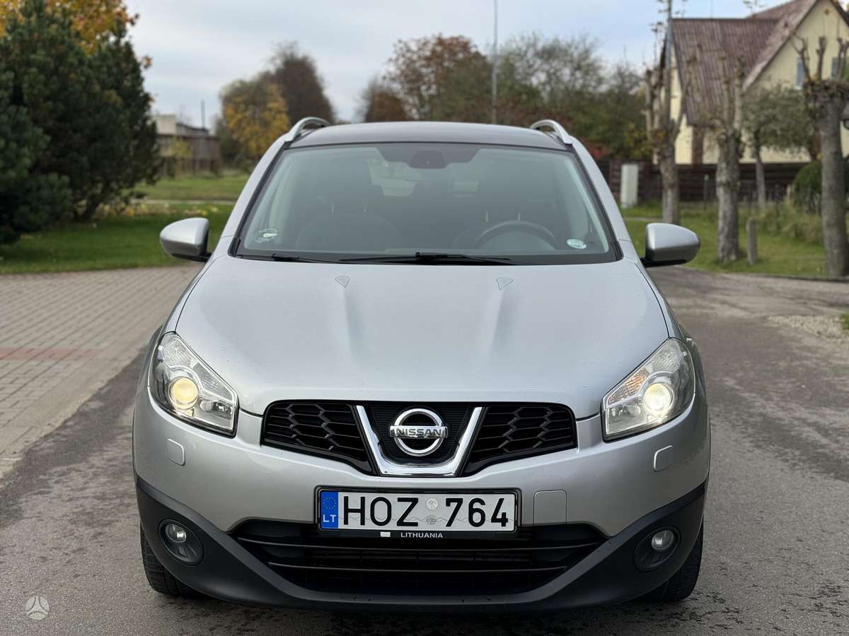 Nissan Qashqai 2011 — салон