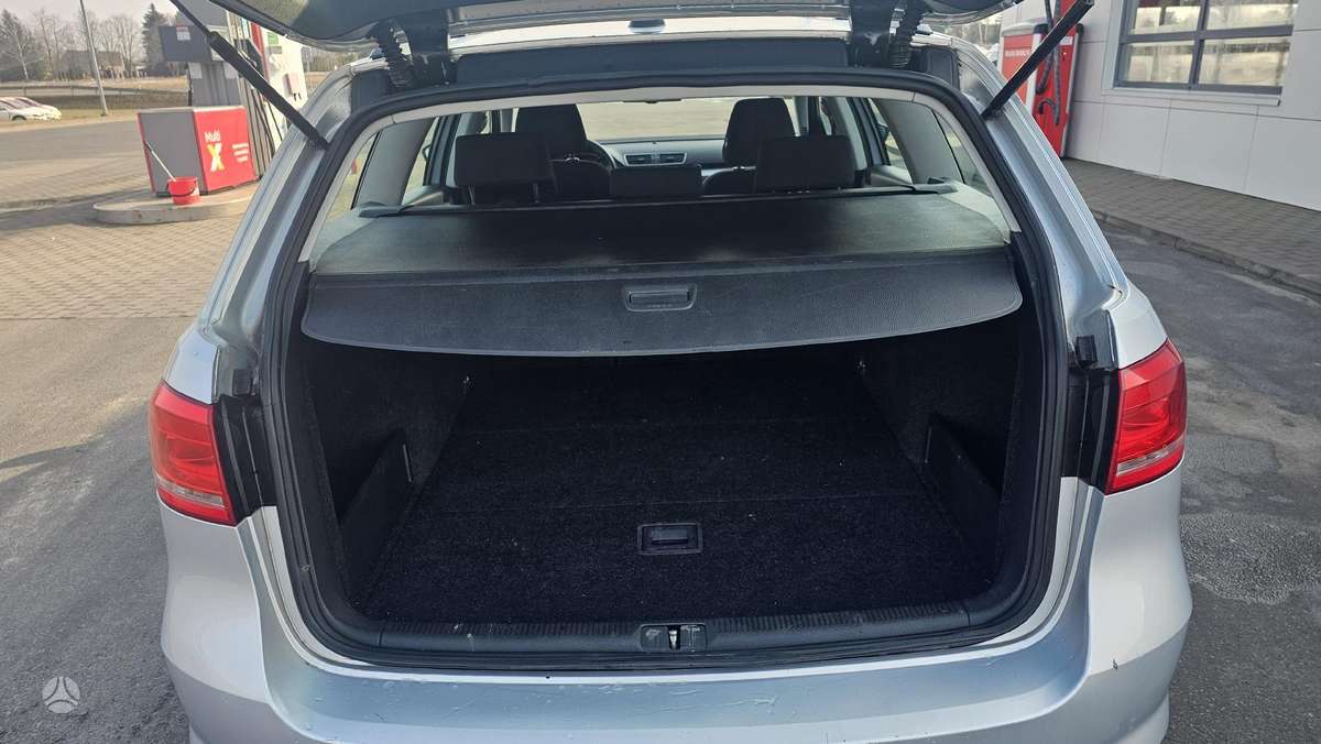 Volkswagen Passat 2011 — photo 12