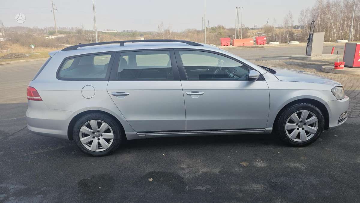 Volkswagen Passat 2011 — engine 1598 cm³, 105 HP (77kW)