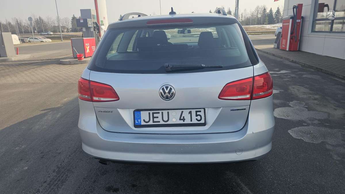 Volkswagen Passat 2011 — photo 6