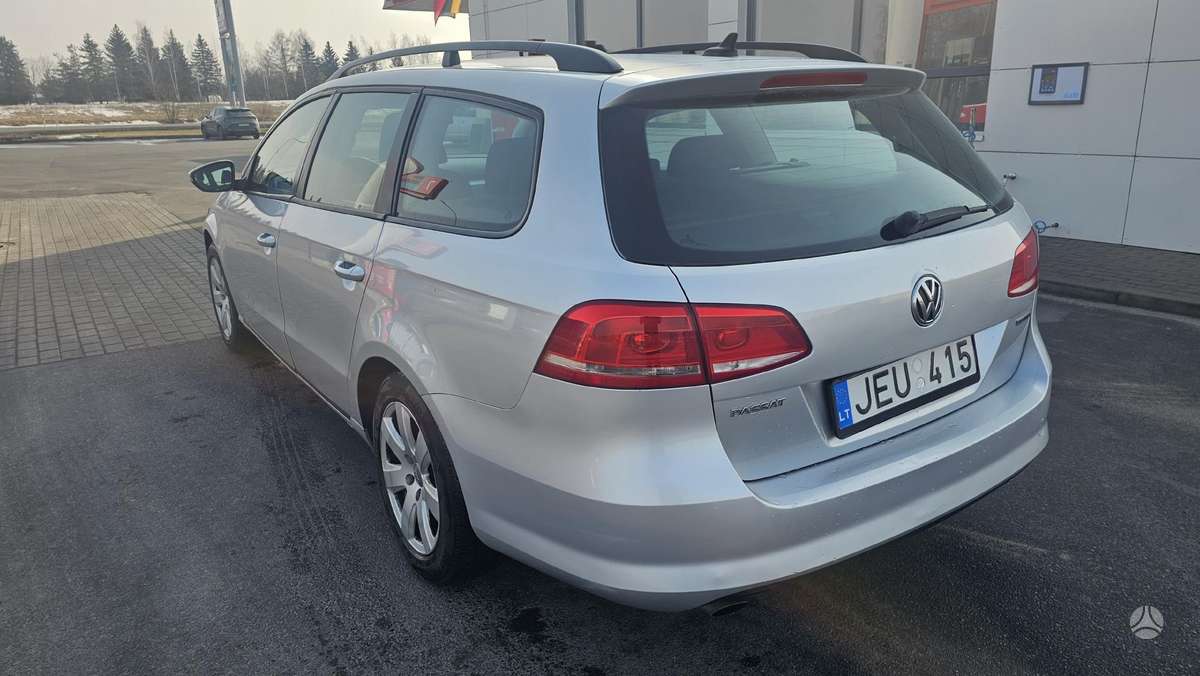 Volkswagen Passat 2011 — photo 7